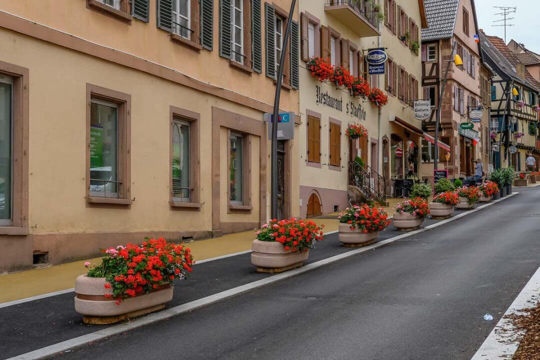 Saverne Besuchen Sie die Sehenswürdigkeiten und den Yachthafen